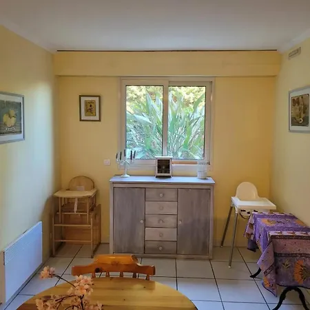 Les Pieds Dans L'eau