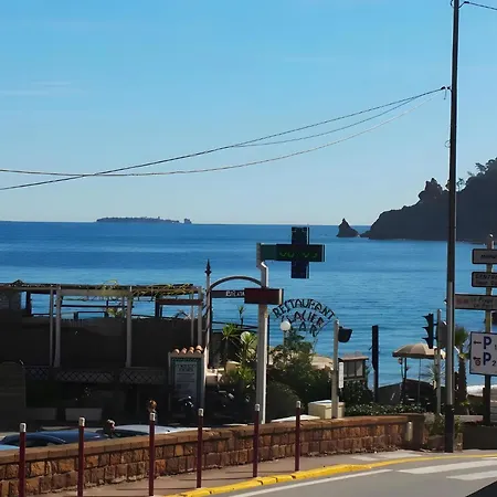 Les Pieds Dans L'eau アパート